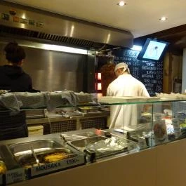 GRK'S Kyros Yeeros, Budapest - Belső