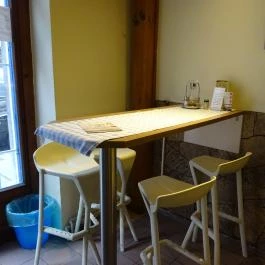 GRK'S Kyros Yeeros, Budapest - Belső