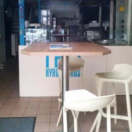 GRK'S Kyros Yeeros, Budapest - Belső