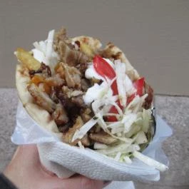 GRK'S Kyros Yeeros, Budapest - Étel/ital