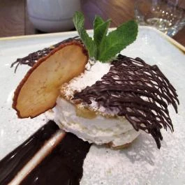 La Fabbrica, Budapest - Étel/ital