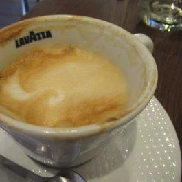 La Fabbrica, Budapest - Étel/ital