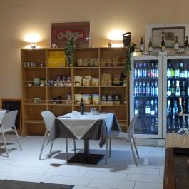 La Famosa Budapest - Belső