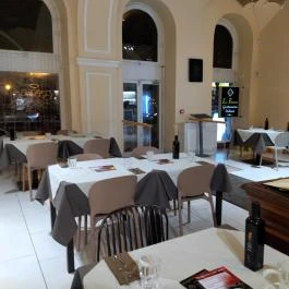 La Famosa Budapest - Belső