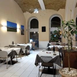 La Famosa Budapest - Belső