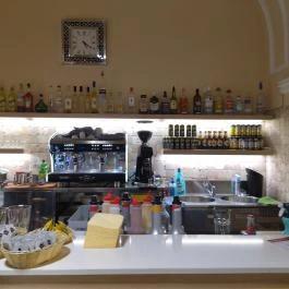 La Famosa Budapest - Belső