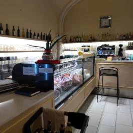 La Famosa Budapest - Belső