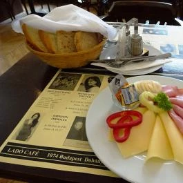Ladó Café, Budapest - Étel/ital