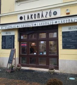 Lakomázó