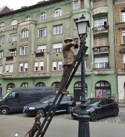 Lámpagyújtó szobra