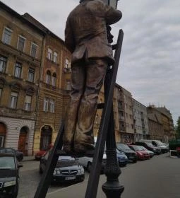 Lámpagyújtó szobra