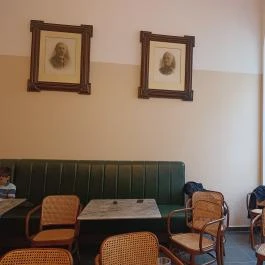 Larghetto, Budapest - Belső