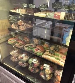 László Pékség és Kávézó - Bajza utca