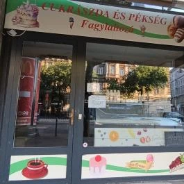 LATA Cukrászda és Pékség, Fagylaltozó Budapest - Külső kép