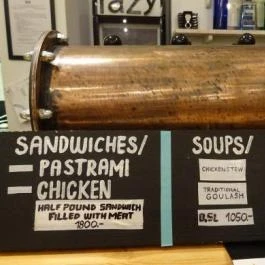 Lazy Soup & Beer Budapest - Belső