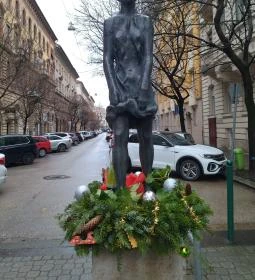 299. legjobb látnivaló: Leányka és fiú csigával