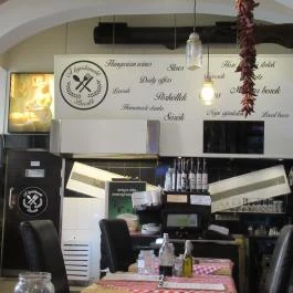 A Legvidámabb Barakk Budapest - Belső