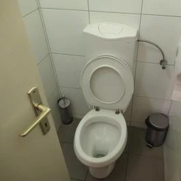 Leila's Authentic Lebanese Cuisine Budapest - Mosdó