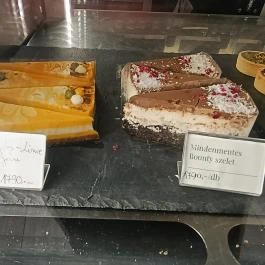 LENOA Coffee & Shop Budapest - Étel/ital