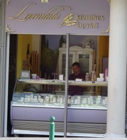 Levendula Kézműves Fagylaltozó - Fény utca