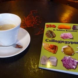 Lilaköd Könyveskávézó Budapest - Étel/ital