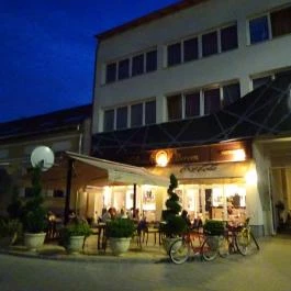 Liliomfi Étterem Szolnok - Külső kép