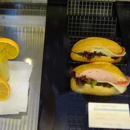 Lipóti Bistro & Café Budapest - Étel/ital