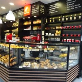 Lipóti Pékség & Kávézó - Corvin Plaza Budapest - Belső
