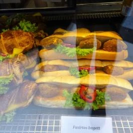 Lipóti Pékség & Kávézó - Corvin Plaza Budapest - Étel/ital