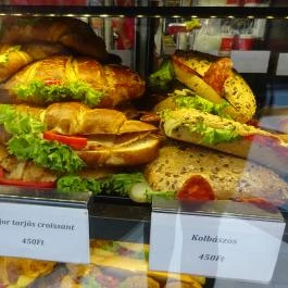 Lipóti Pékség & Kávézó - Corvin Plaza Budapest - Étel/ital