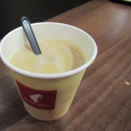 Lipóti Pékség & Kávézó - Corvin Plaza Budapest - Étel/ital