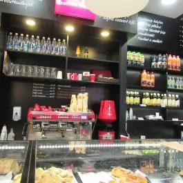 Lipóti Pékség & Kávézó - Corvin Plaza Budapest - Belső