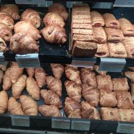 Lipóti Pékség & Kávézó - Karinthy Frigyes út Budapest - Étel/ital