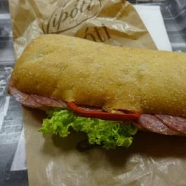 Lipóti Pékség & Kávézó - Babér utca Budapest - Étel/ital