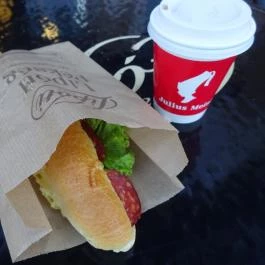 Lipóti Pékség & Kávézó - Bécsi út Budapest - Étel/ital