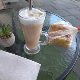 Lipóti Pékség & Kávézó - Békásmegyeri Piac Budapest - Étel/ital