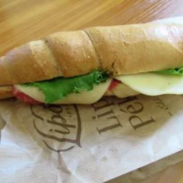 Lipóti Pékség & Kávézó - Blaha Lujza tér Budapest - Étel/ital