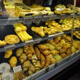 Lipóti Pékség & Kávézó - Egyetem tér Budapest - Étel/ital