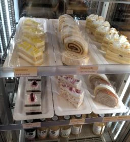 Lipóti Pékség & Kávézó - Heltai Jenő tér