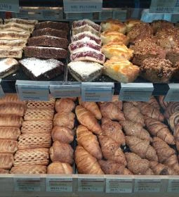 Lipóti Pékség & Kávézó - Heltai Jenő tér