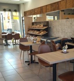 Lipóti Pékség & Kávézó - Heltai Jenő tér