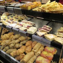 Lipóti Pékség & Kávézó - Kálvin tér Budapest - Étel/ital