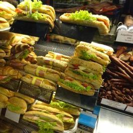 Lipóti Pékség & Kávézó - Keleti Pályaudvar Budapest - Étel/ital