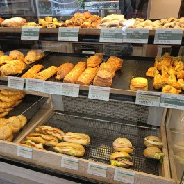 Lipóti Pékség és Kávézó - Királyerdő Budapest - Étel/ital