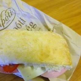 Lipóti Pékség & Kávézó - Magyar utca Mosonmagyaróvár - Étel/ital