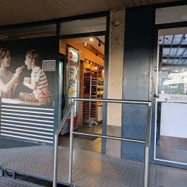 Lipóti Pékség és Kávézó - Miklós utca Budapest - Külső kép