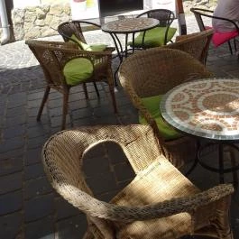 Lola Cukrászda Szentendre - Külső kép