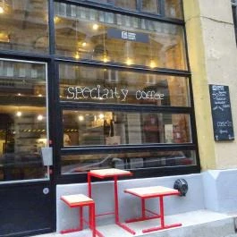 London Coffee Society Budapest - Külső kép