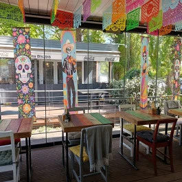 Los Monos, Budapest - Belső