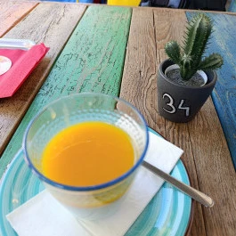 Los Monos, Budapest - Étel/ital